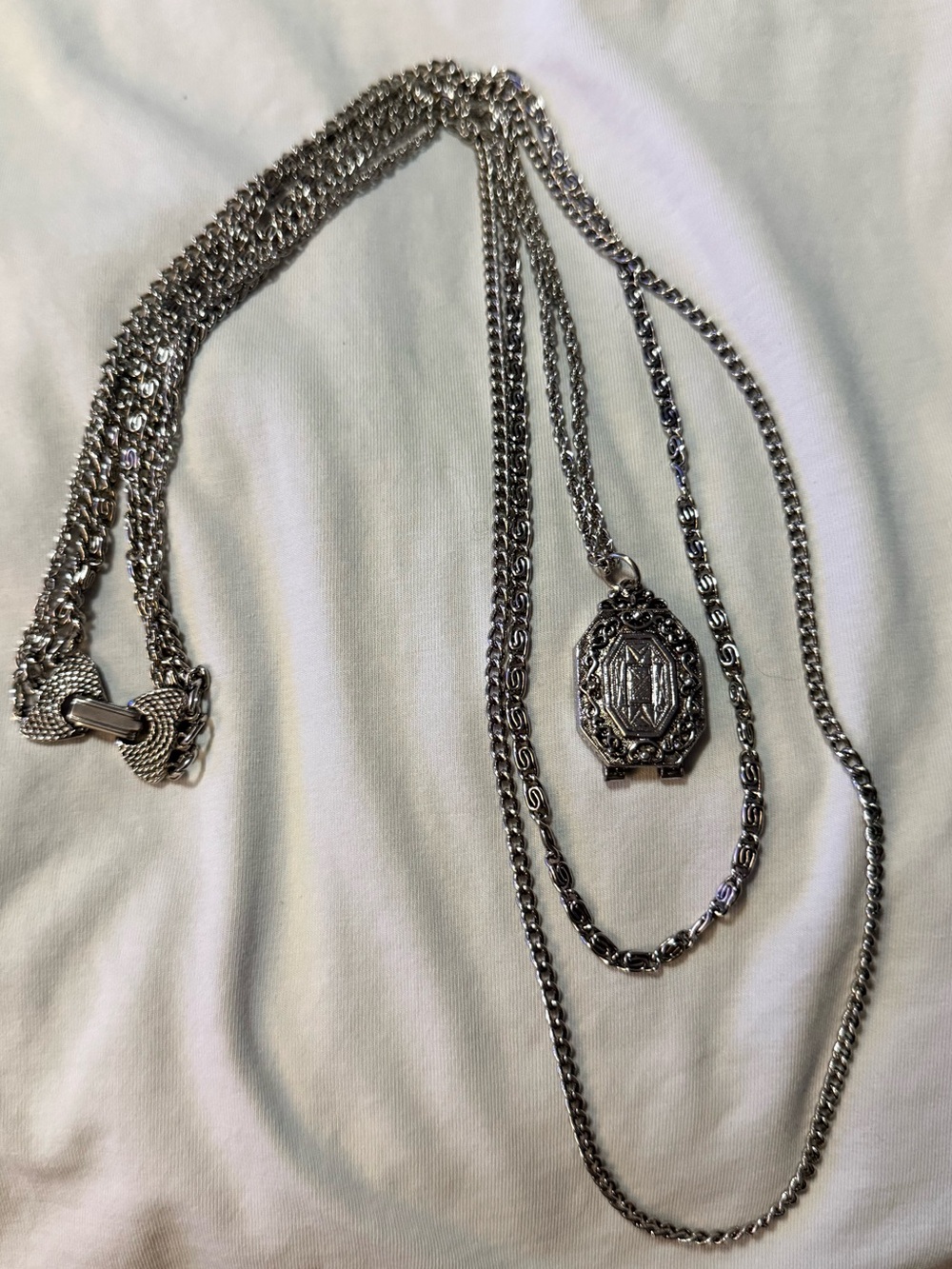 Vintage Silver Tone 3-strand Metal Chain Necklace Box Closure, Pendant